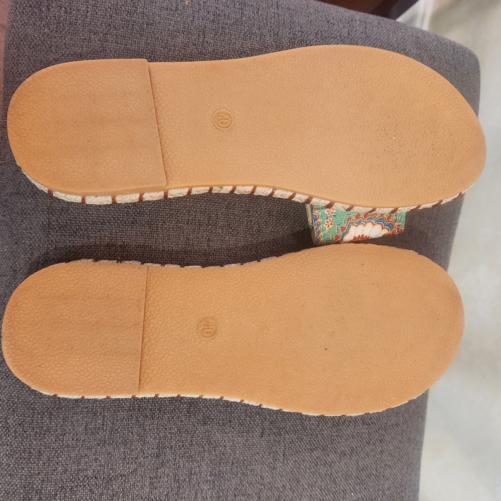 Green, blue, and red paisley flat slides. - Picture 4 of 5